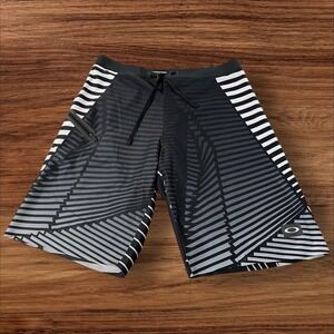 Oakley Mens Board Shorts Swim Trunks Size 31 Black White Geometric Print Zip